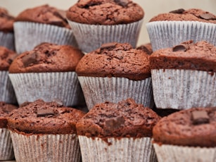 chocolate cupcake lot close-up photography