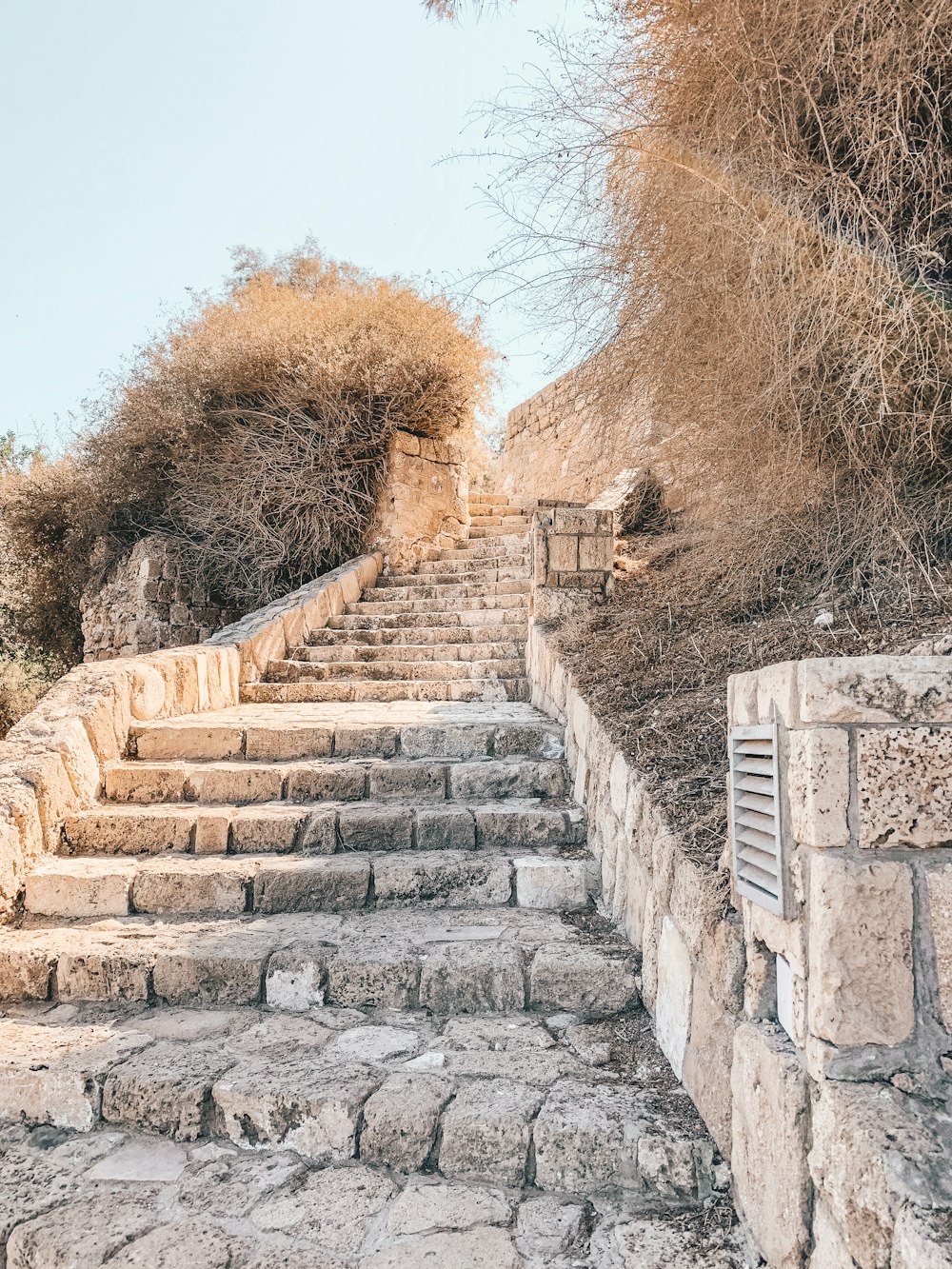 Escaliers en brique grise