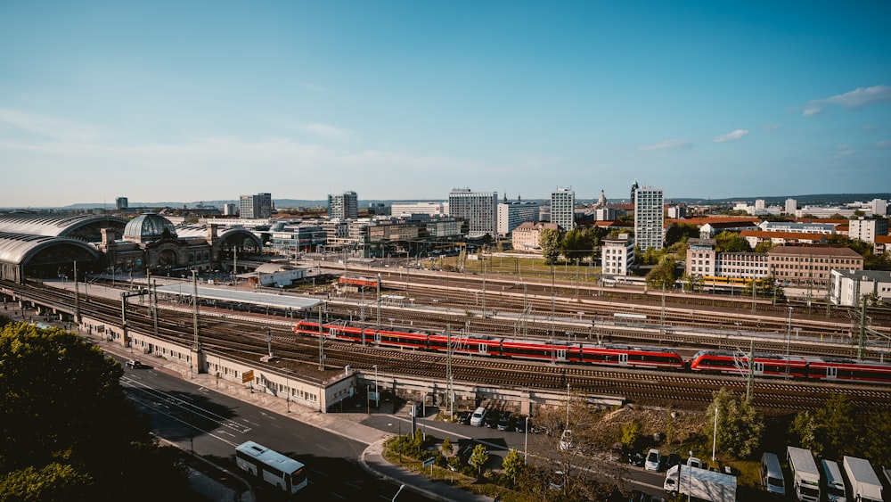 Hochwinkelfotografie des weißen Busses