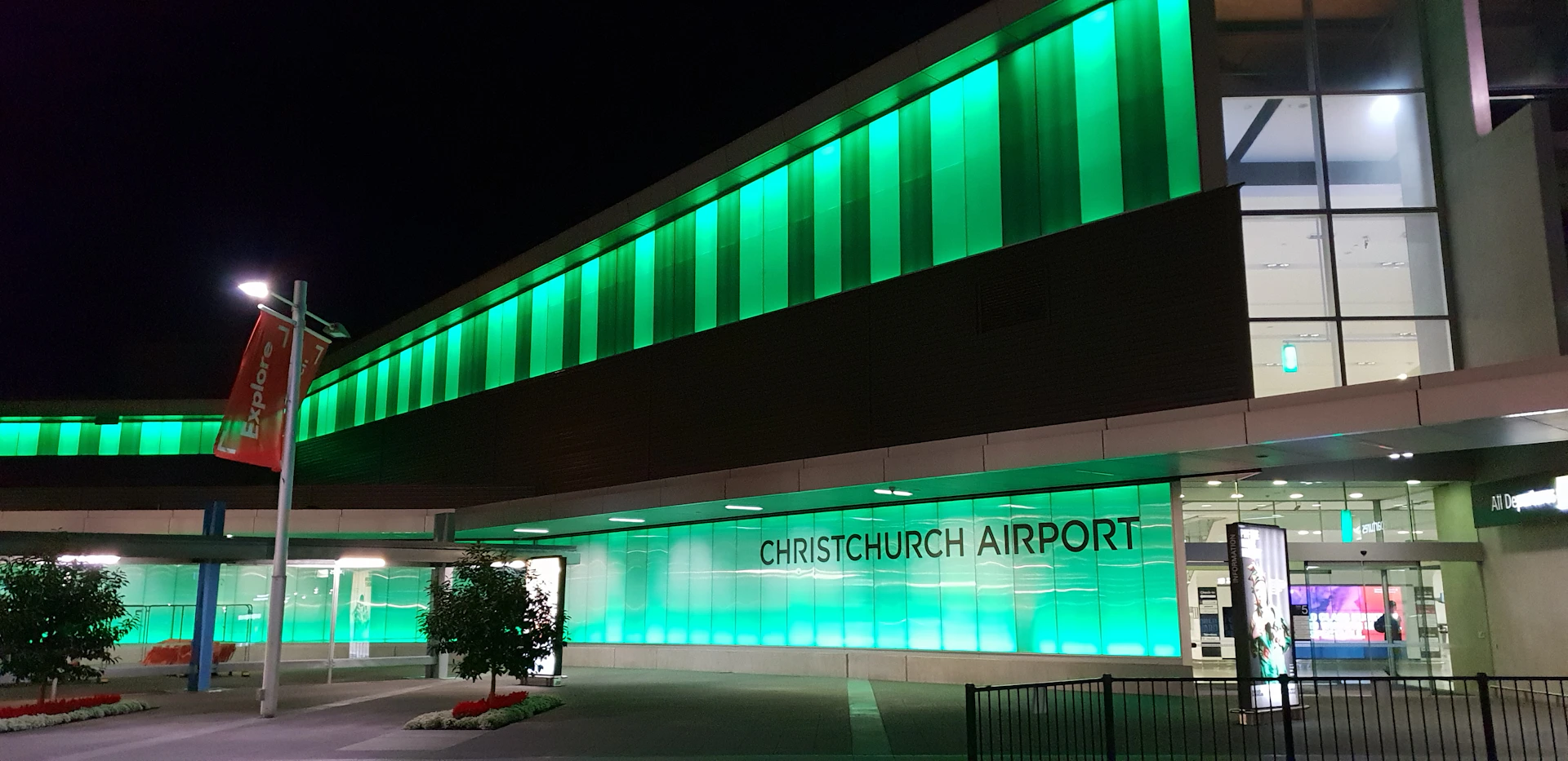 gray computer monitor