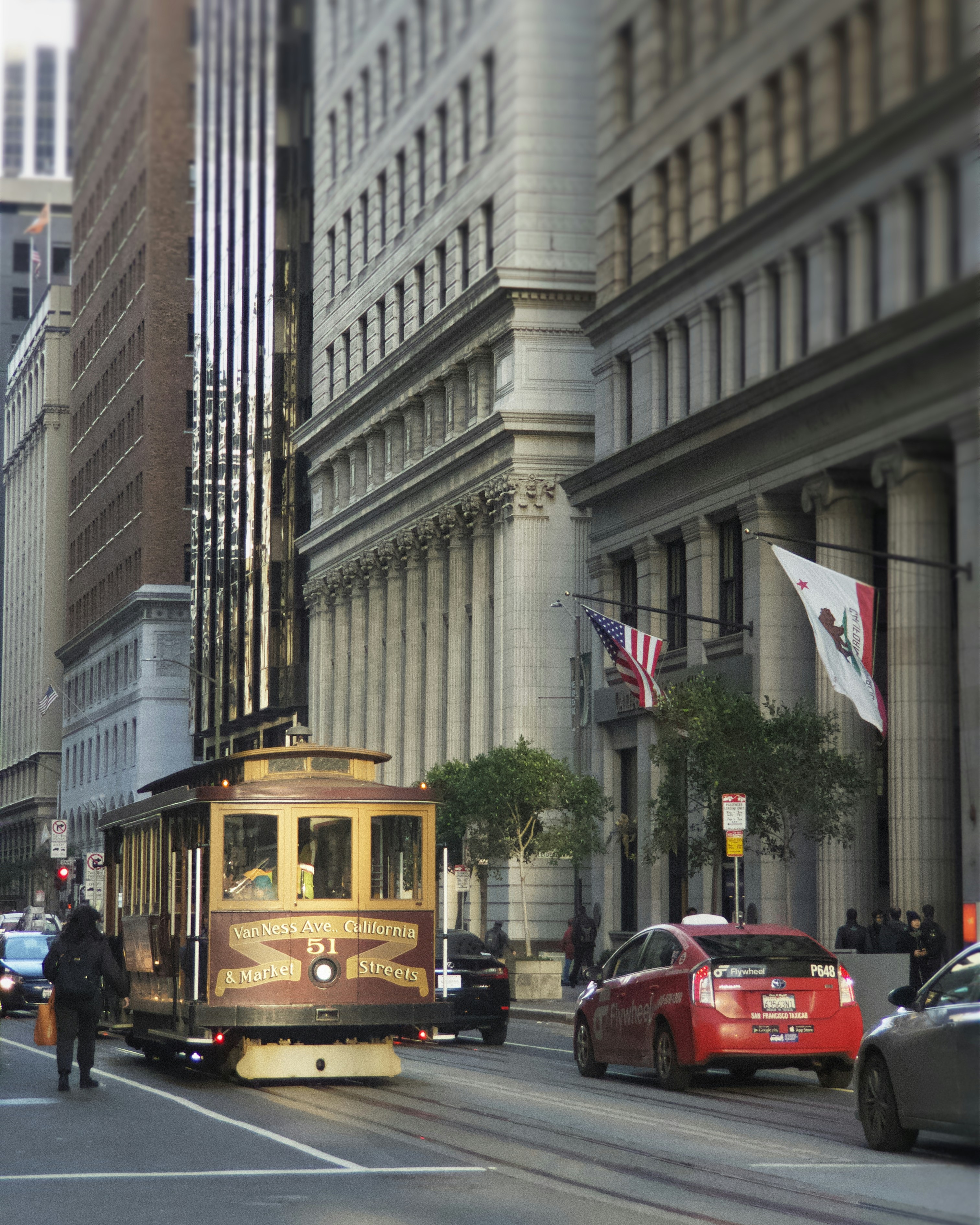 vehicles near building photo – Free San francisco Image on Unsplash