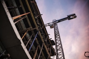 grey tower crane beside building