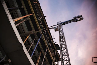 grey tower crane beside building