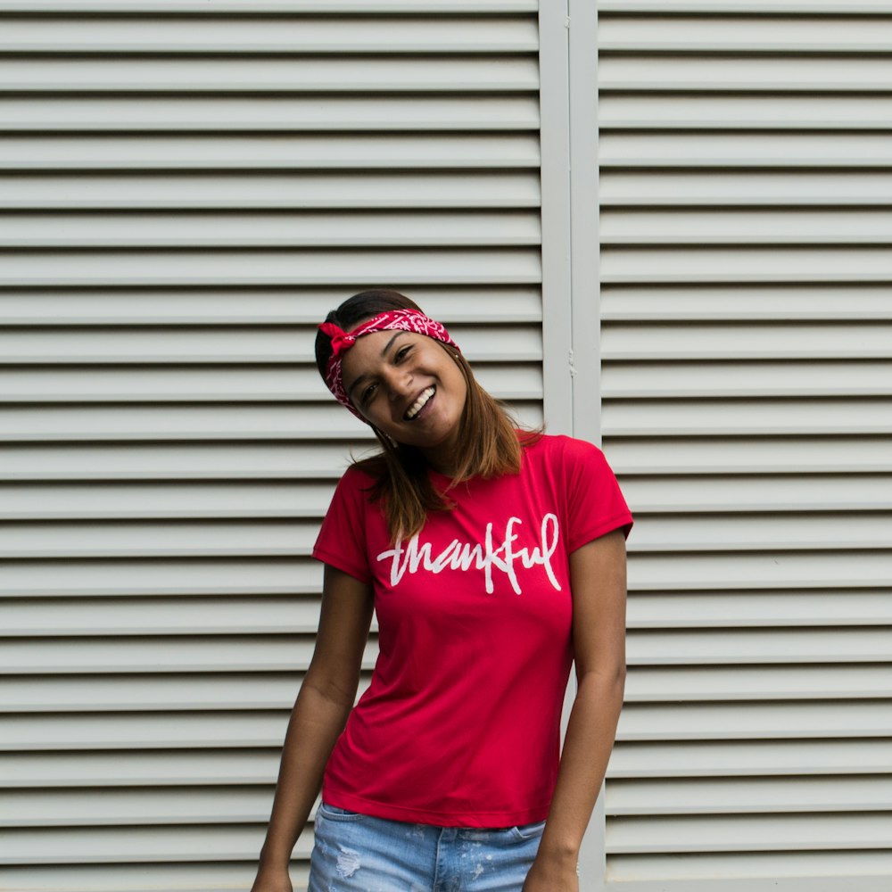 woman wearing pink t-shirt