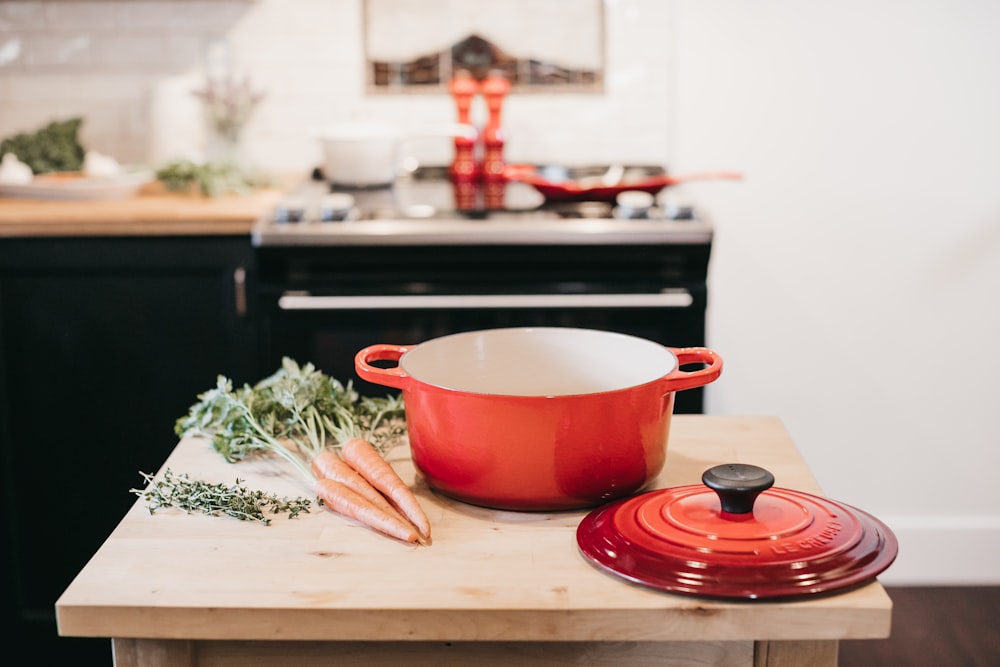 red cooking pot