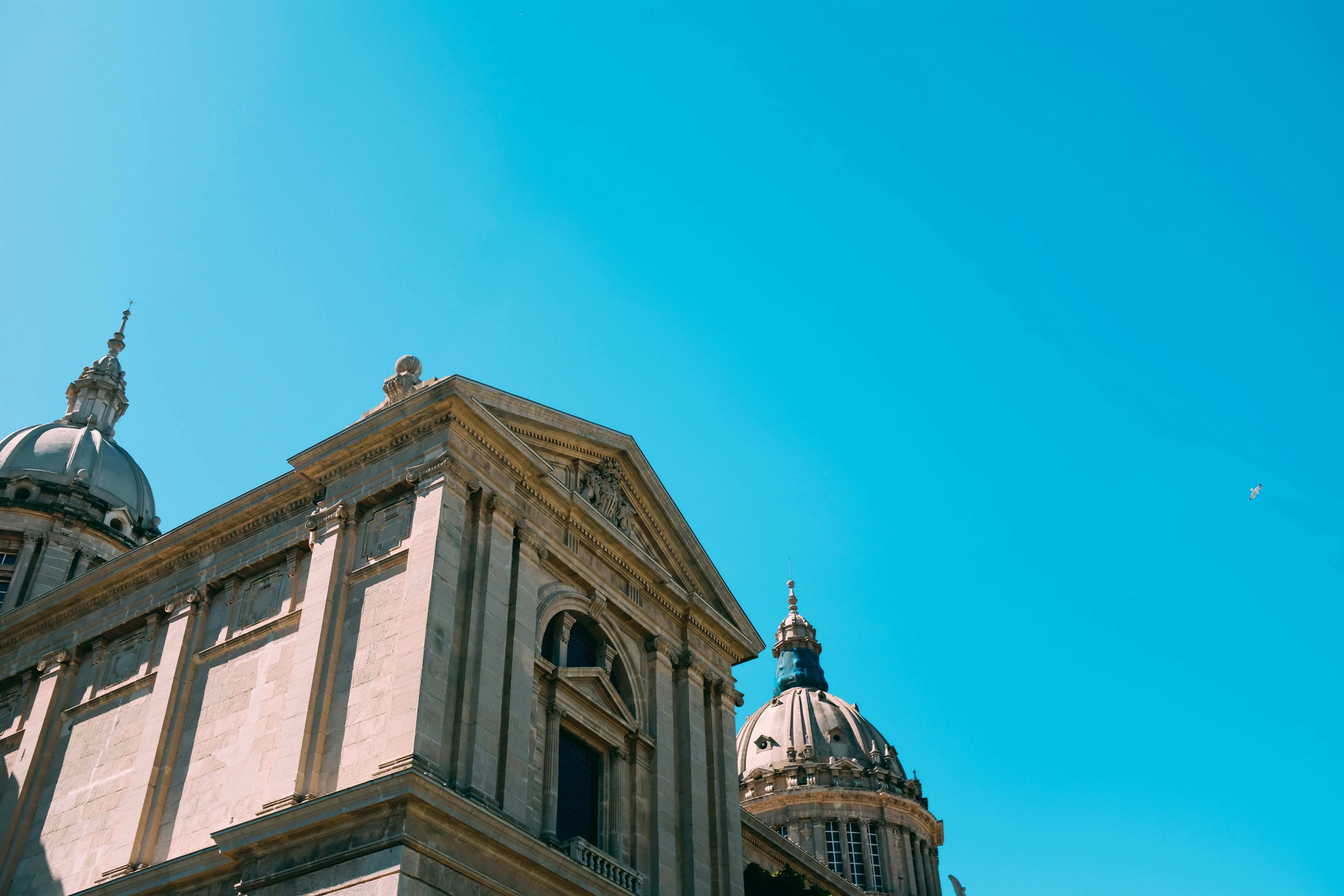 Photo by adrienolichon