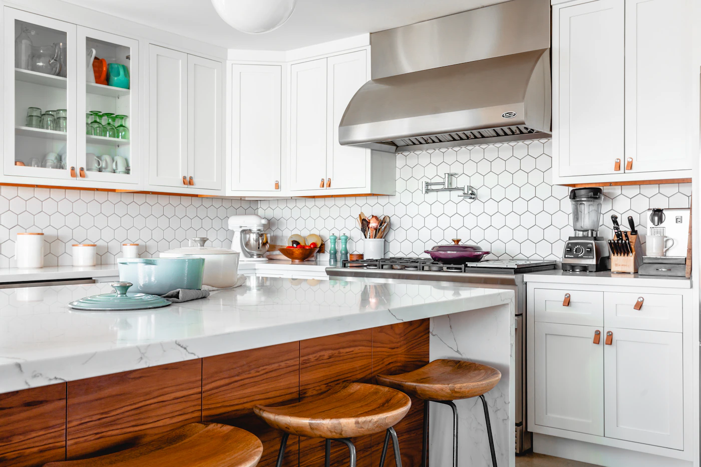 Dapur moden dengan kabinet tetap untuk market value rumah