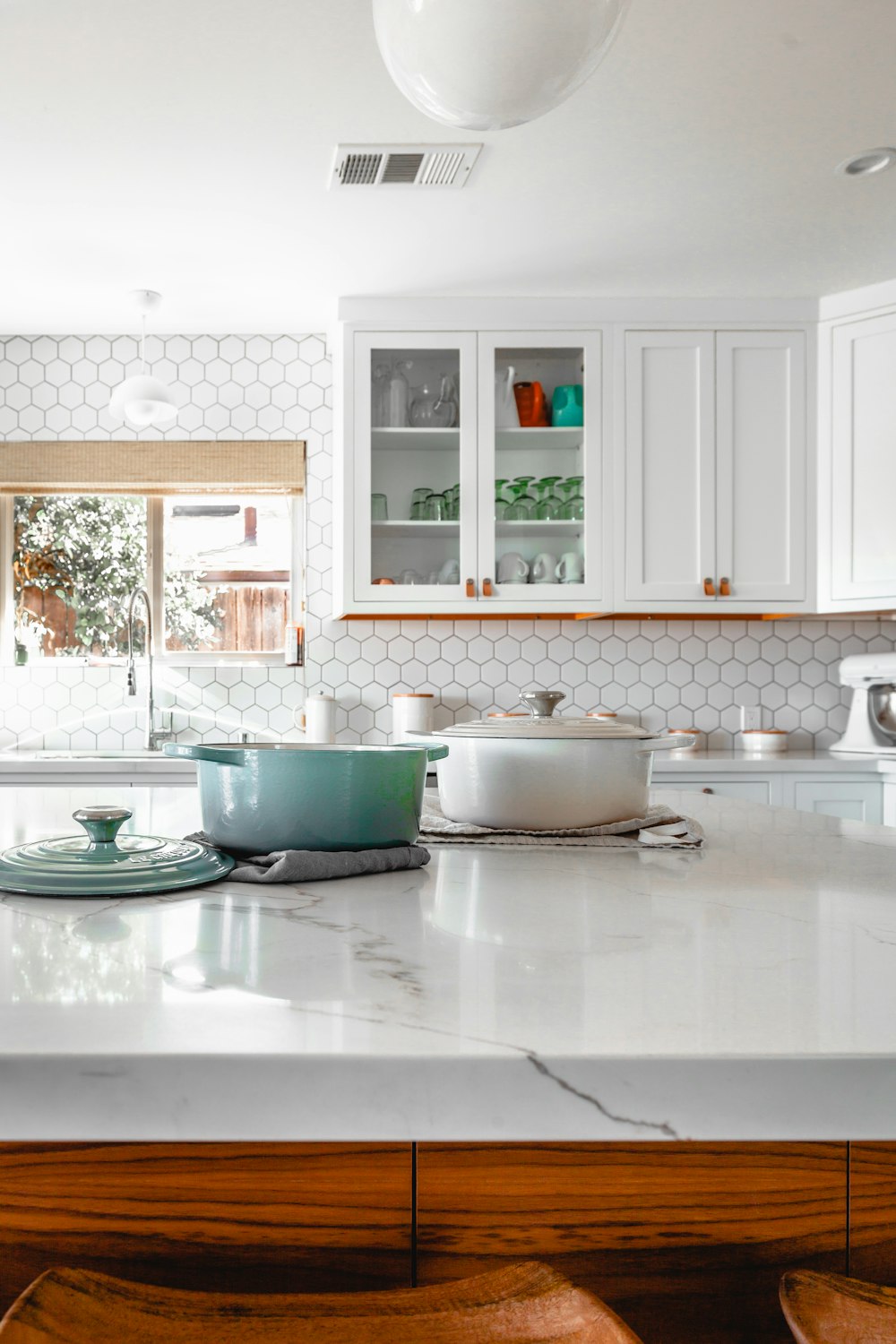 two cooking pots on kitchen island