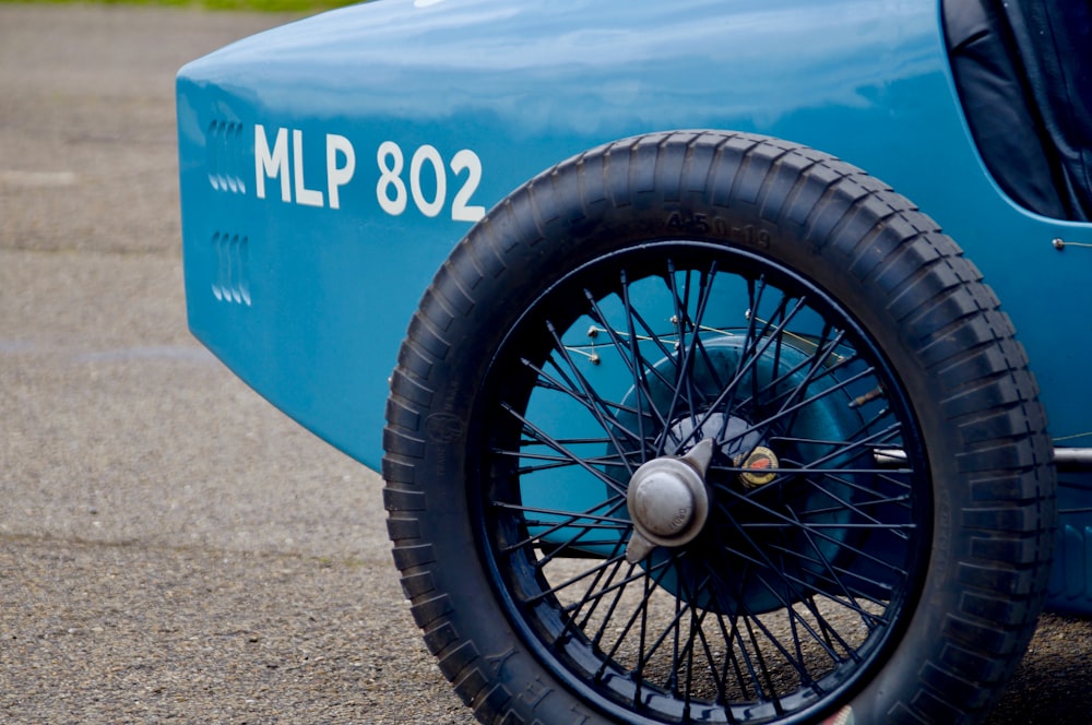 Vehículo MLP 802 azul