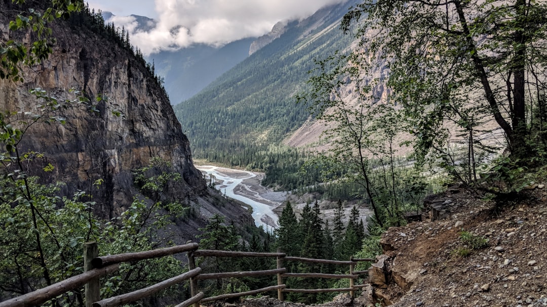 travelers stories about Waterfall in Berg Lake Trail, Canada