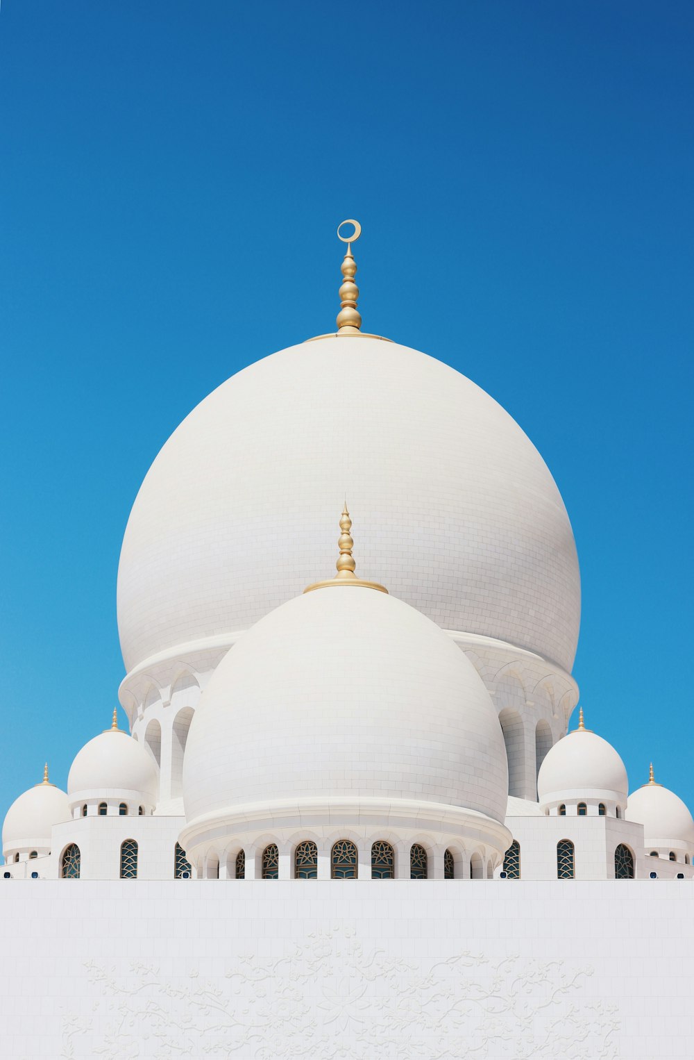 mosquée en béton blanc