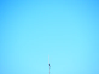 a tall antenna on top of a tall building
