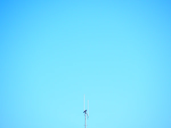 a tall antenna on top of a tall building