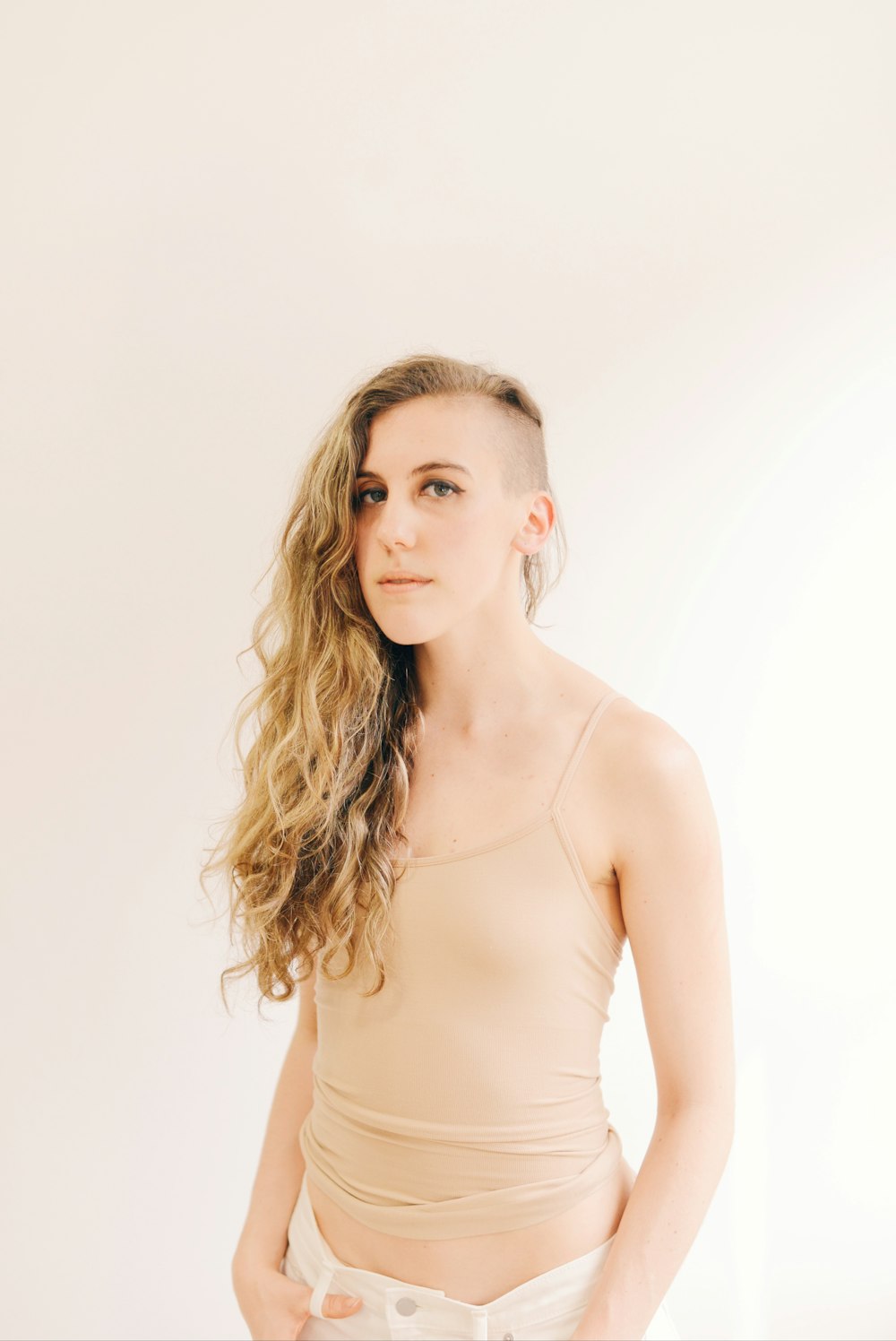 women wearing a brown tank top close-up photography