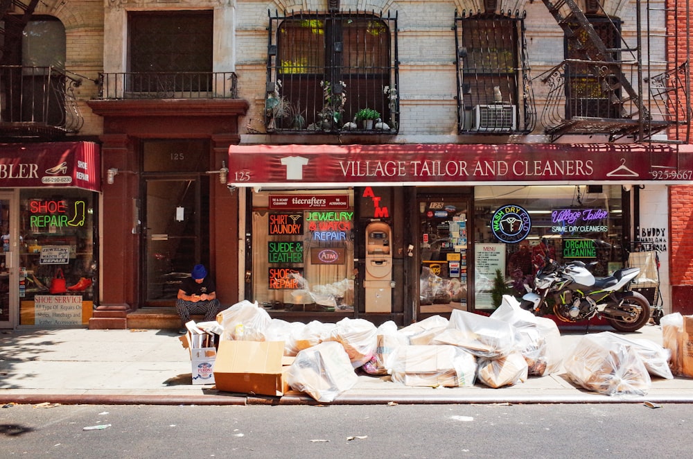 Tienda de sastrería y limpieza del pueblo