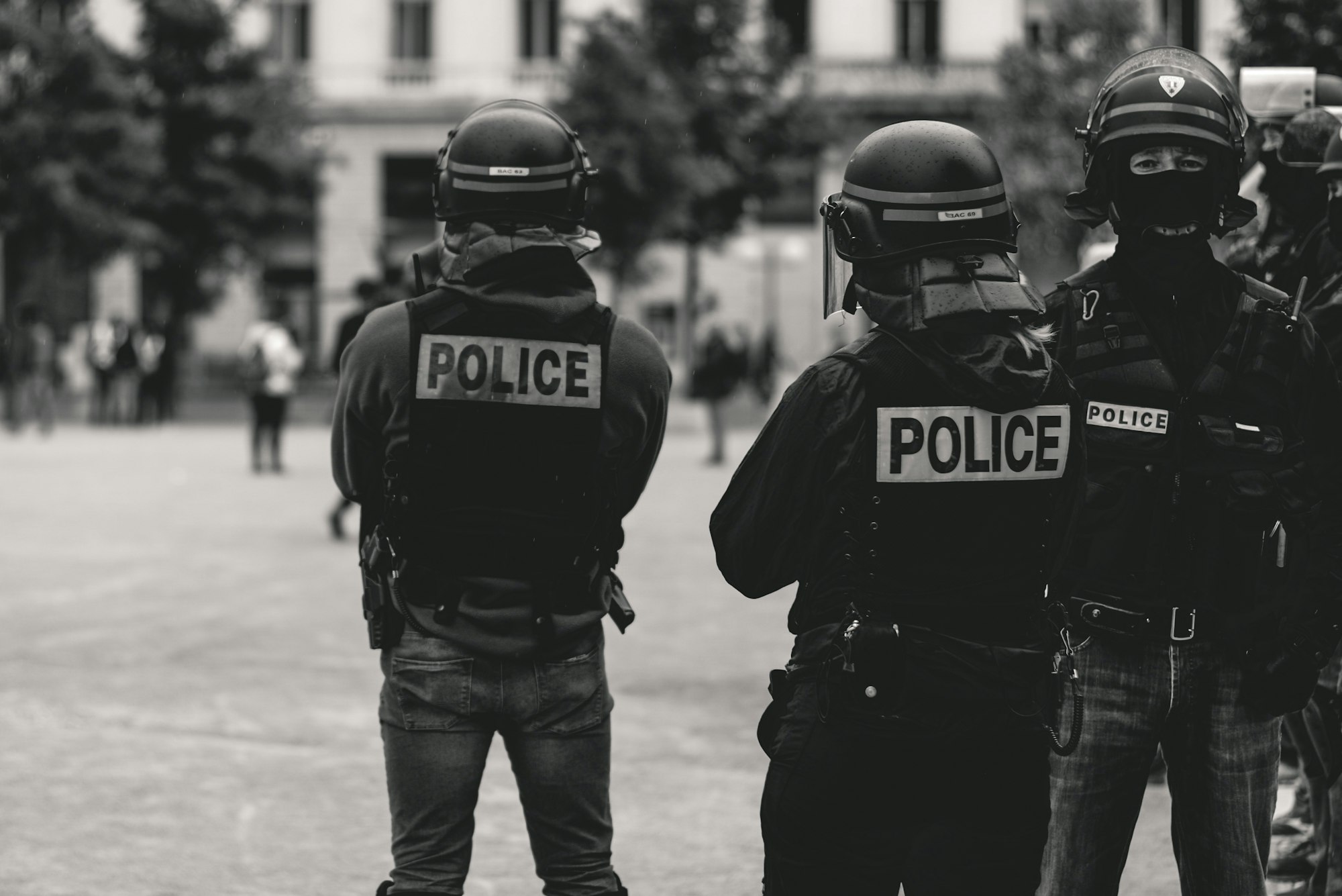High police presence in Lyon, France, during the 25th weekend of the yellow vests movement.
Police violence is at its highest since the 1950s. As of now, 23 protestors and bystanders have lost an eye and 5 persons their hand (source: mediapart.fr, http://tiny.cc/6hd85y) Recently an independant journalist, got arrested (https://twitter.com/GaspardGlanz). Violence continues, even though Amnesty International and the UN condemn the use of excessive force against protesters (source: amnesty.org, http://tiny.cc/3jd85y).