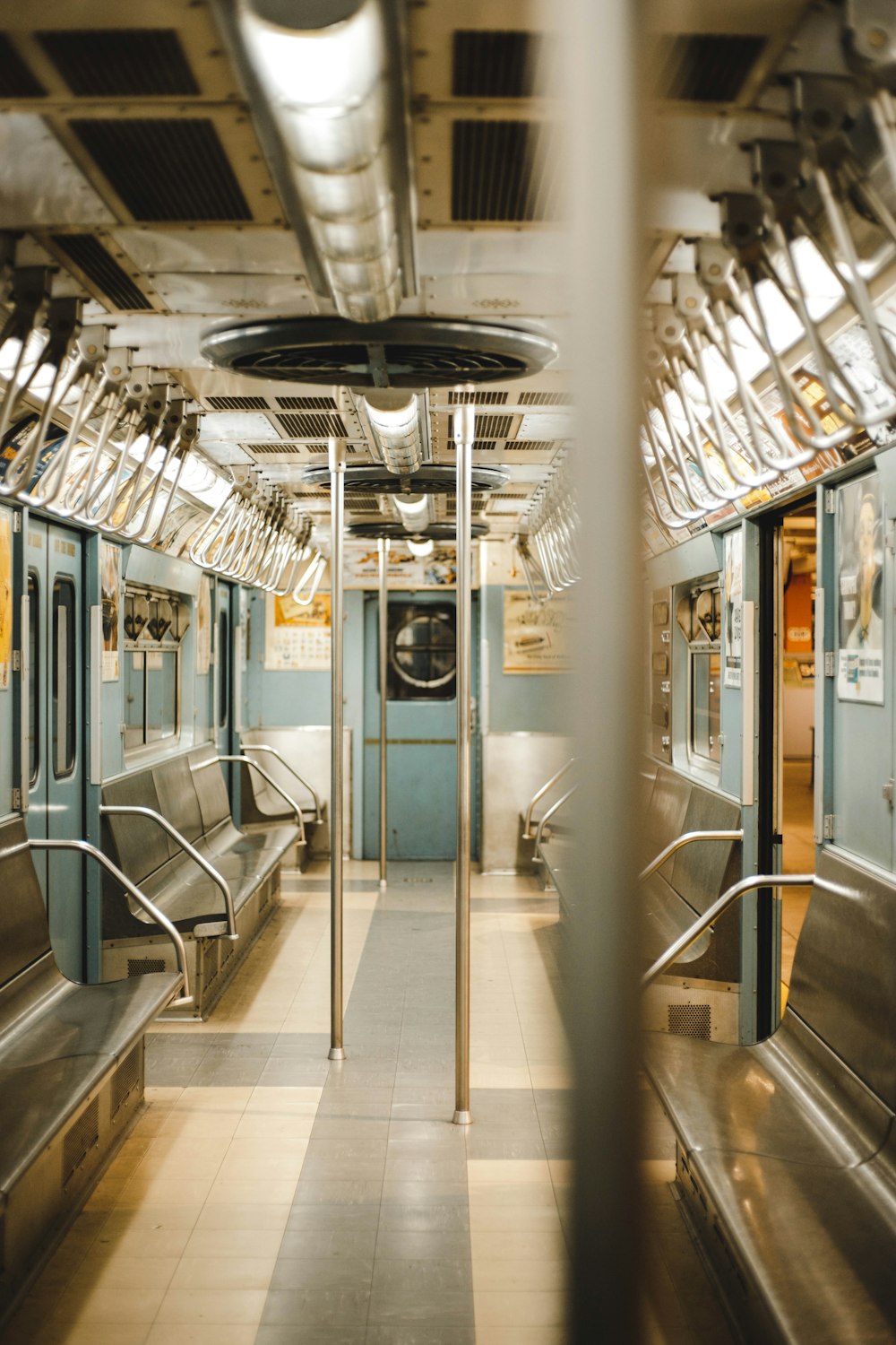 all'interno del treno senza persone