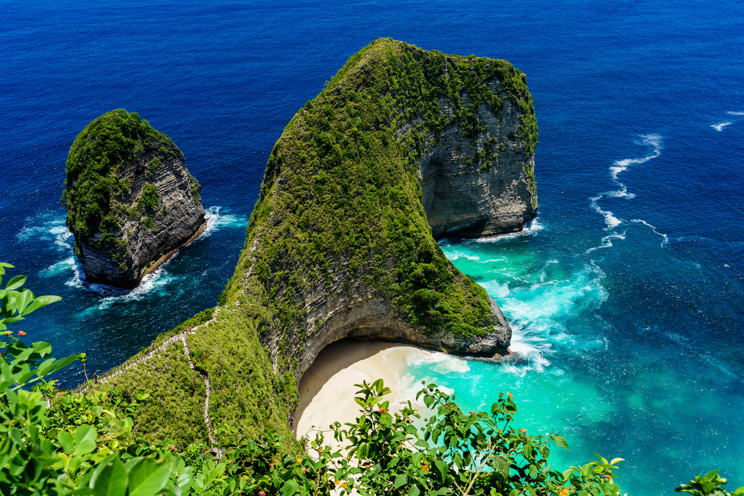 Kelingking Beach & T-Rex Cliff — Nusa Penida, Klungkung