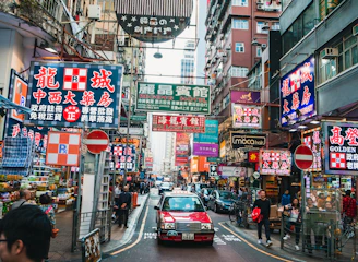 Lozi Shenzhen street view bustling with local life and colorful signs