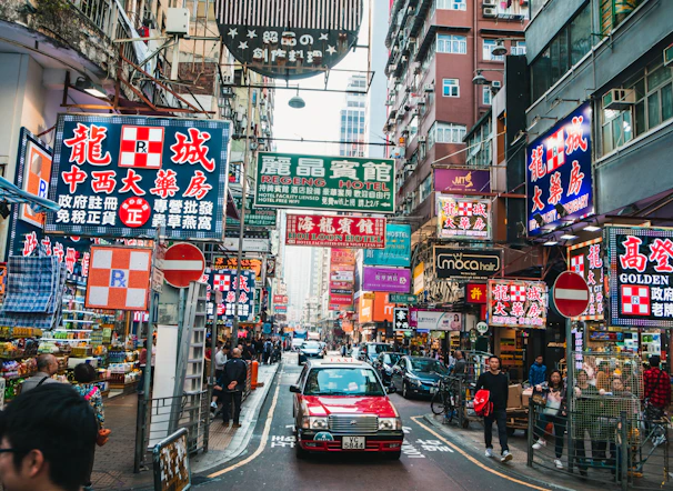 Lozi Shenzhen street view bustling with local life and colorful signs