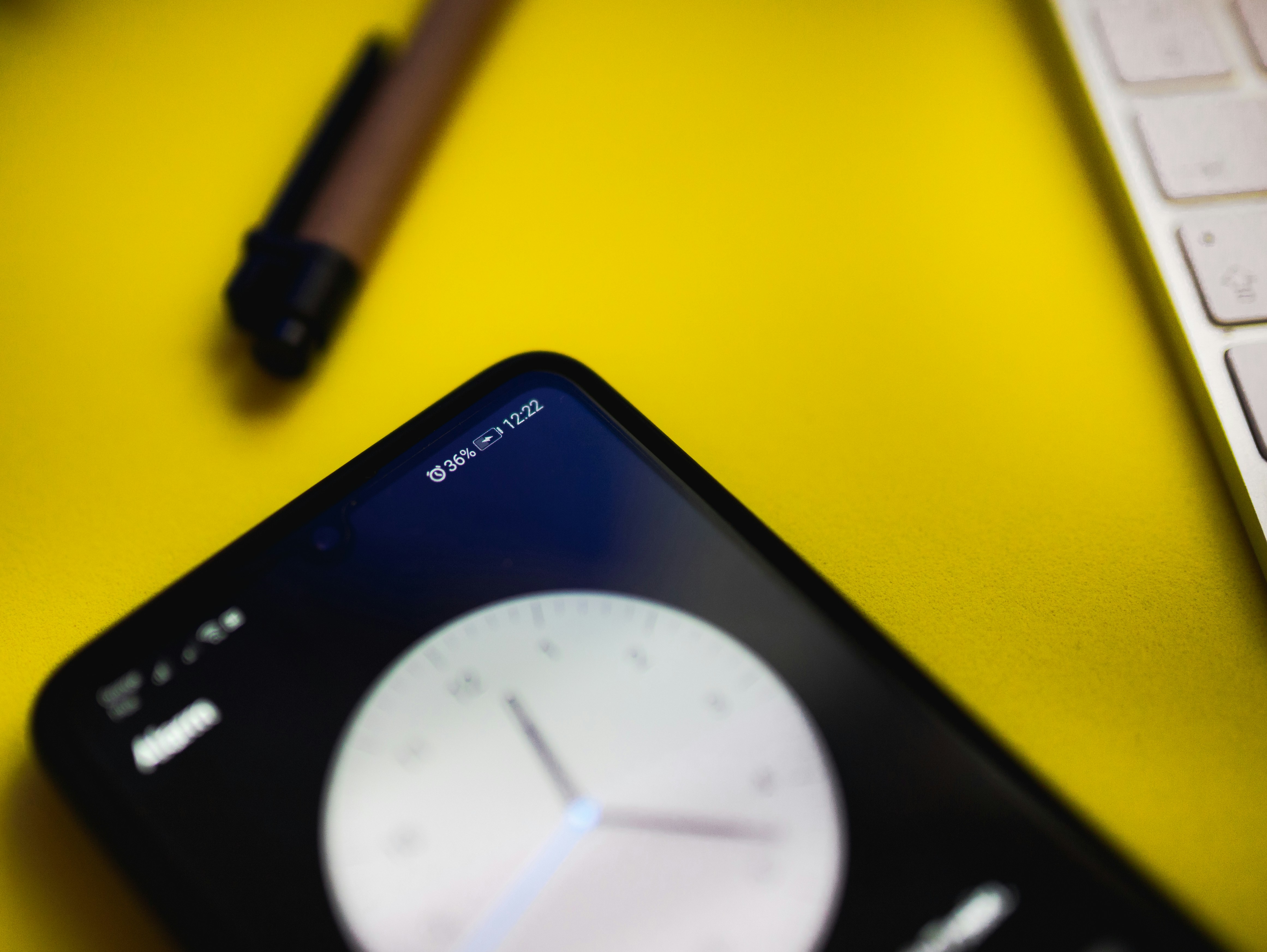 電源を入れたスマートフォン