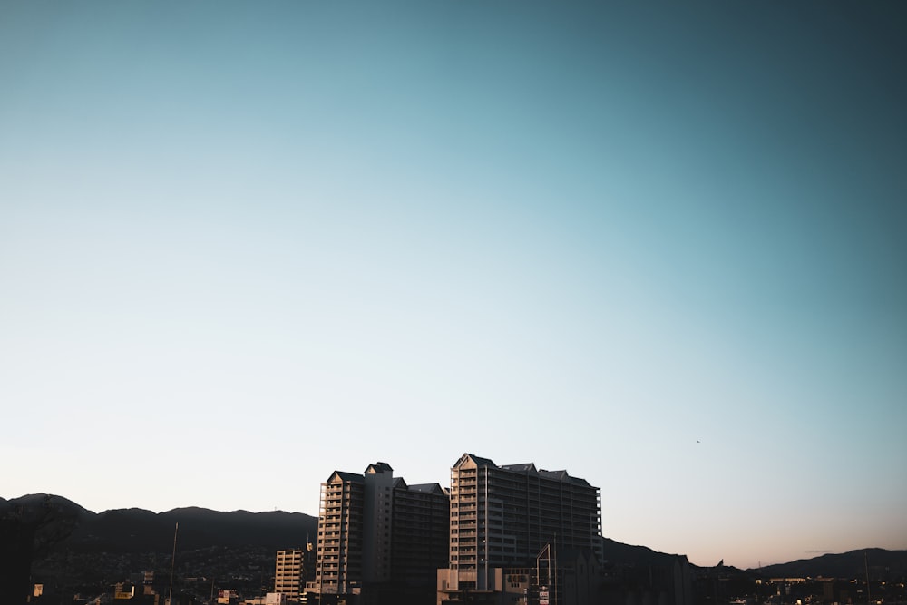 high rise building during daytime