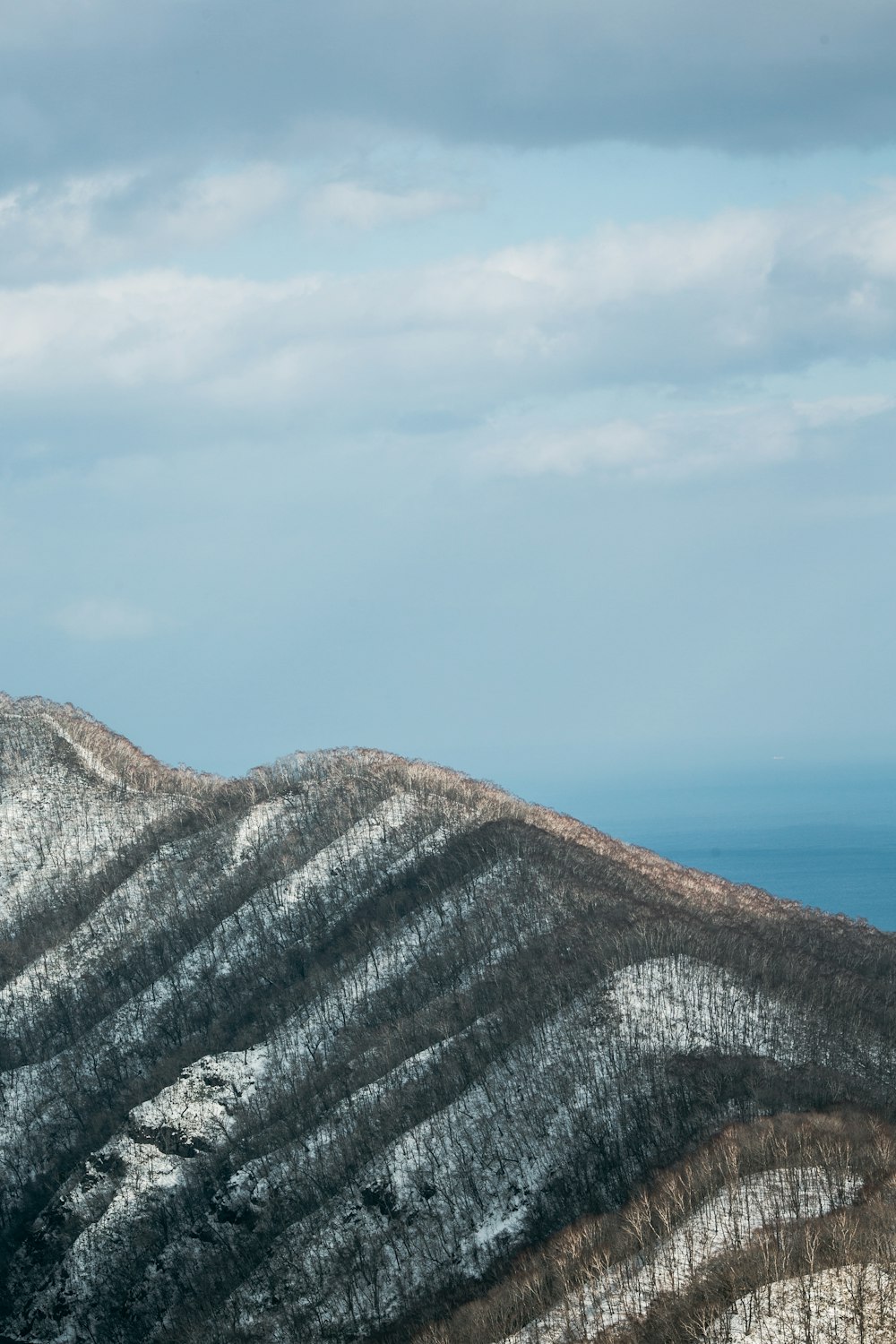 mountain covered with snow at daytime