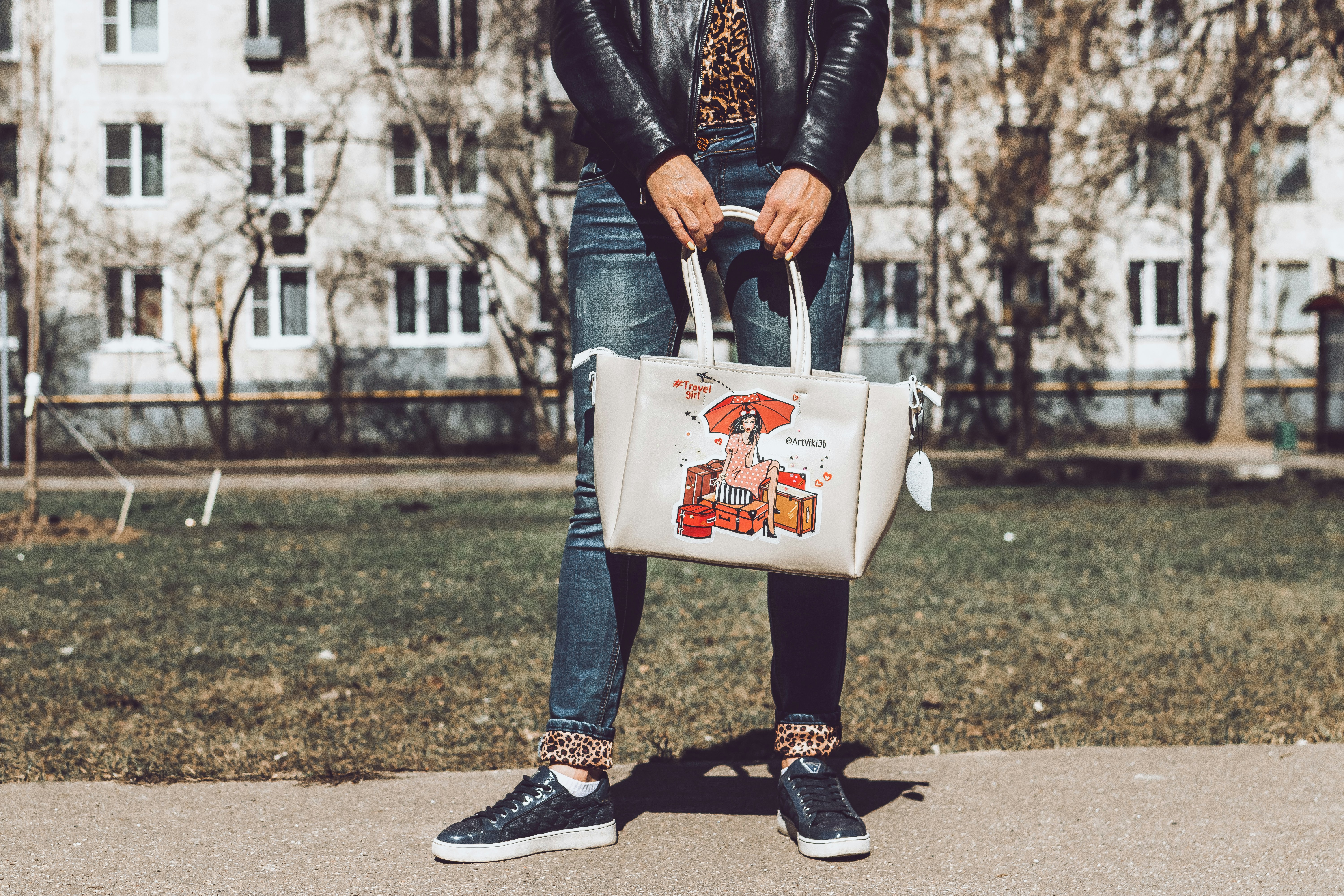carrying tote bag