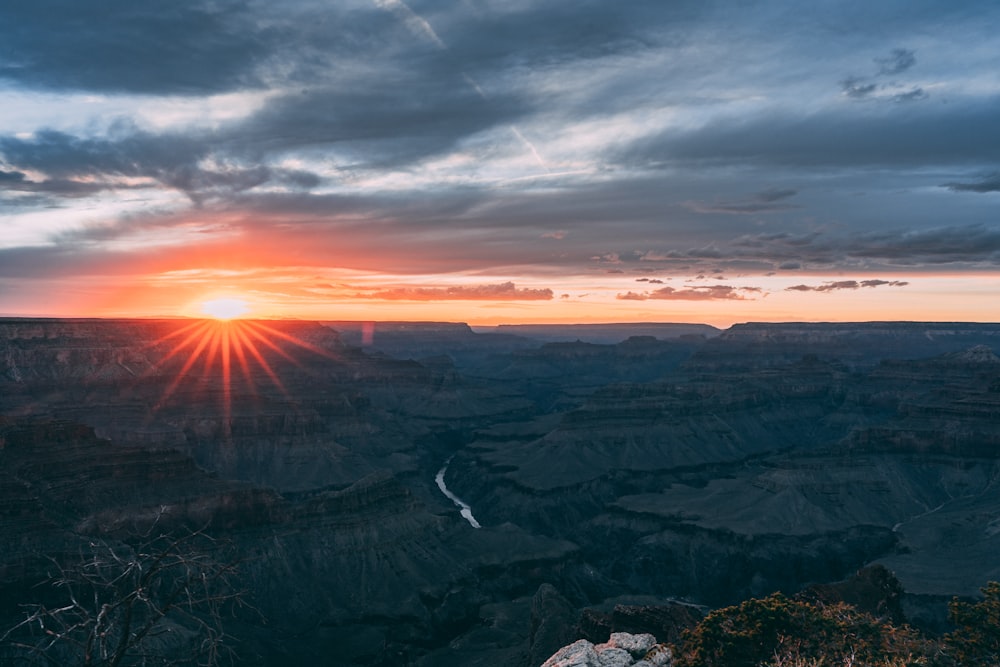 Landschaftsfoto des Grand Canyon bei Sonnenuntergang
