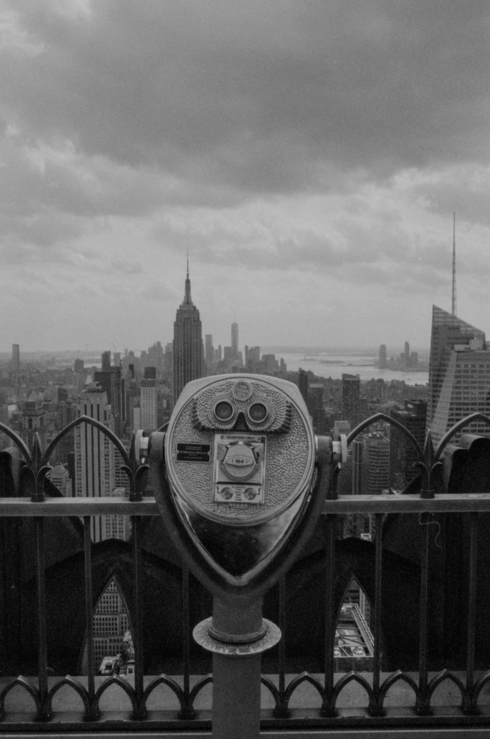 Fotografía en escala de grises del telescopio