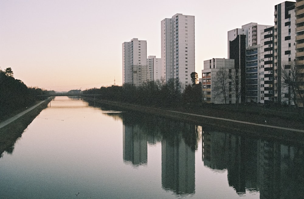 river in city