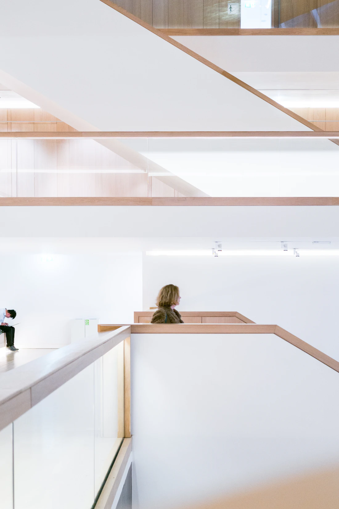 Espacio clínico moderno, luminoso y sereno en Cali