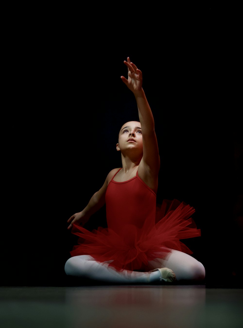 Bailarina con vestido rojo