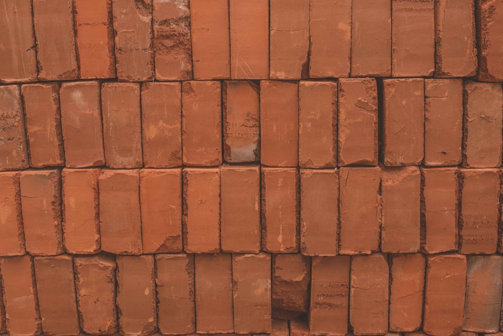 pared de ladrillo marrón