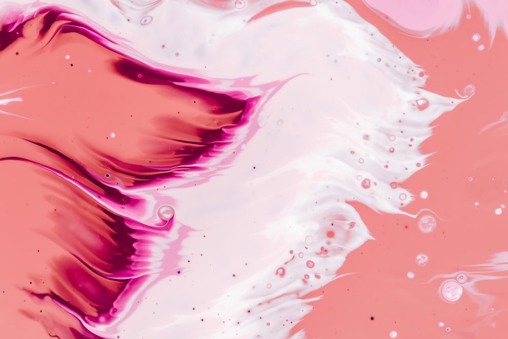 rosafarbenes und weißes Kunstwerk