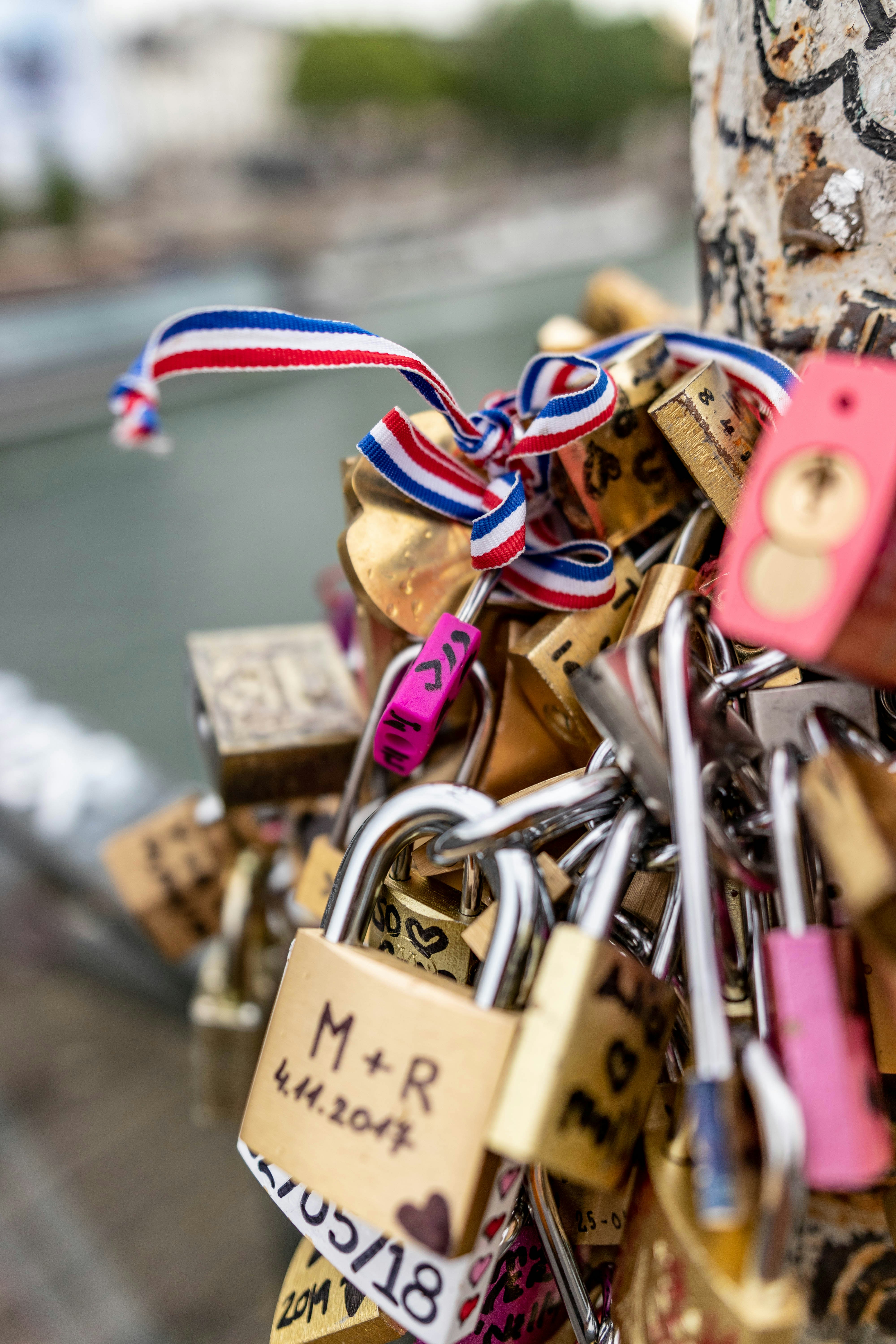 padlock lot in close-up photo