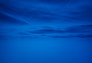 a plane is flying in the sky at night