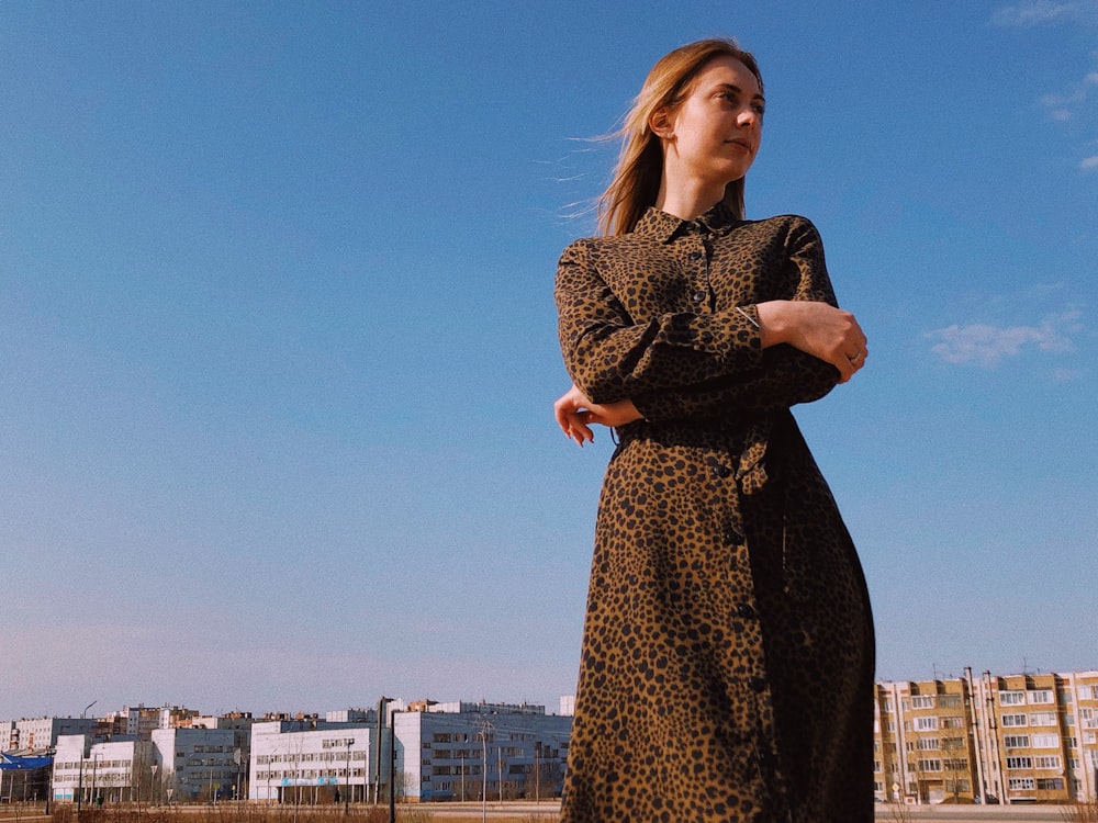 woman wearing brown long-sleeved dress