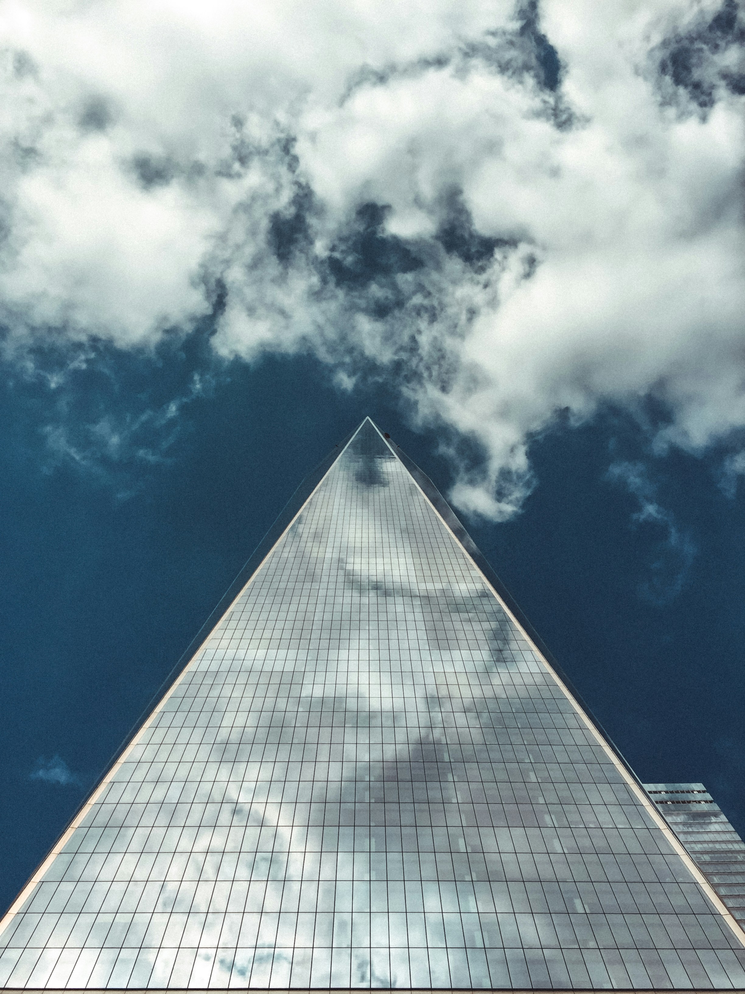 피라미드, 풀리지 않는 수수께끼: 누가, 어떻게, 왜 이 거대한 돌덩이를 쌓아 올렸을까?