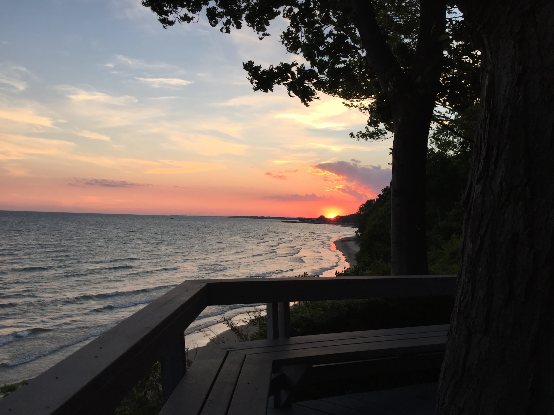 gray computer monitor