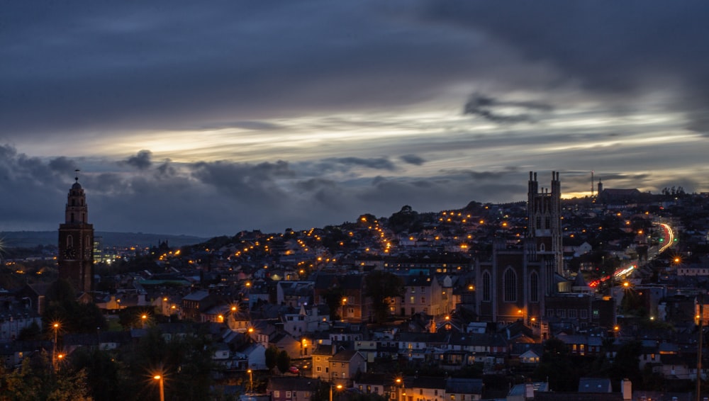 Skyline da cidade durante a noite