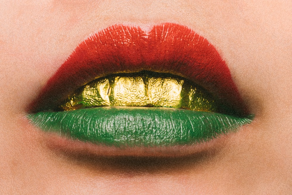 roter und grüner Lippenstift