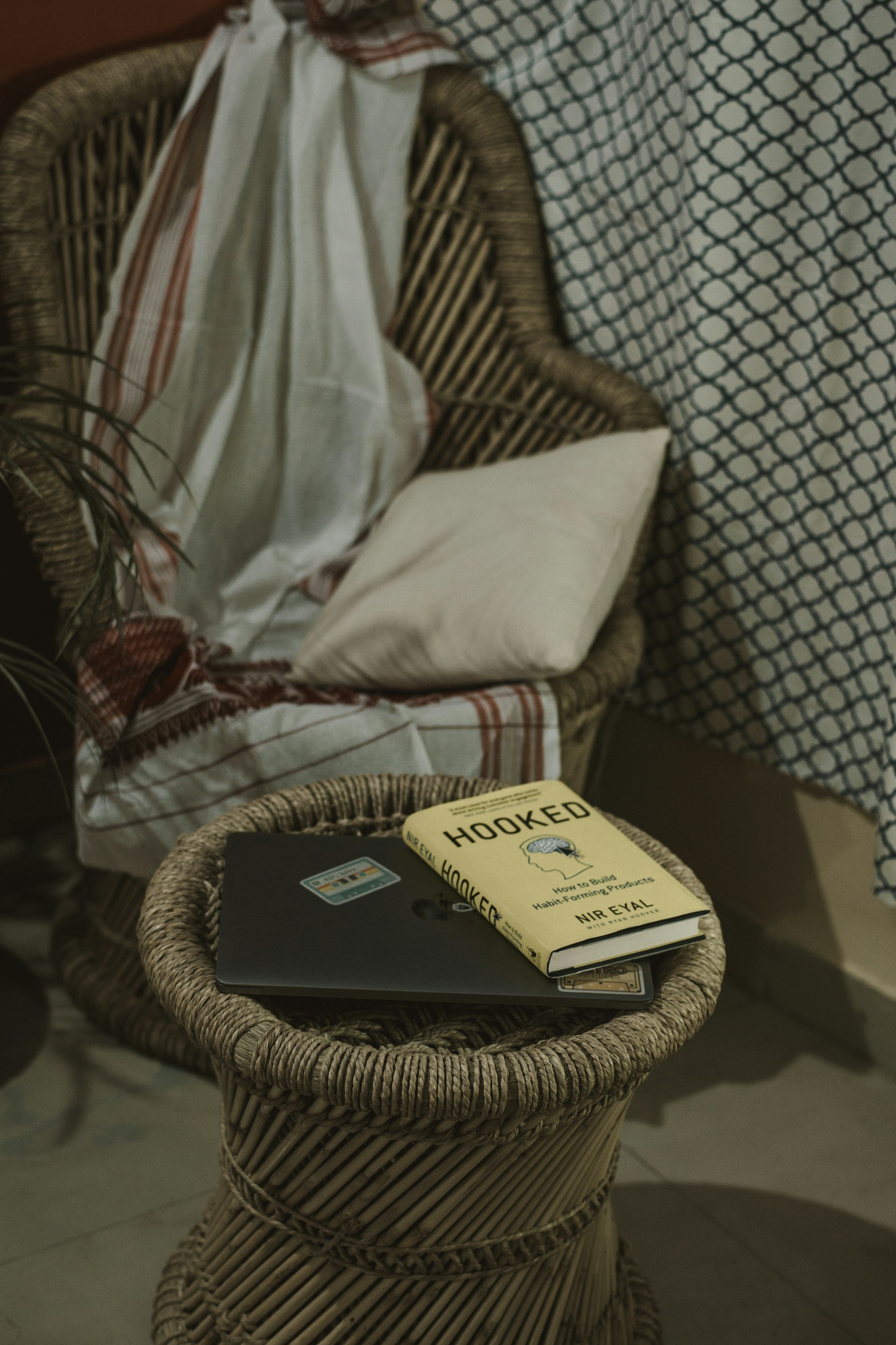 black and white bed linen