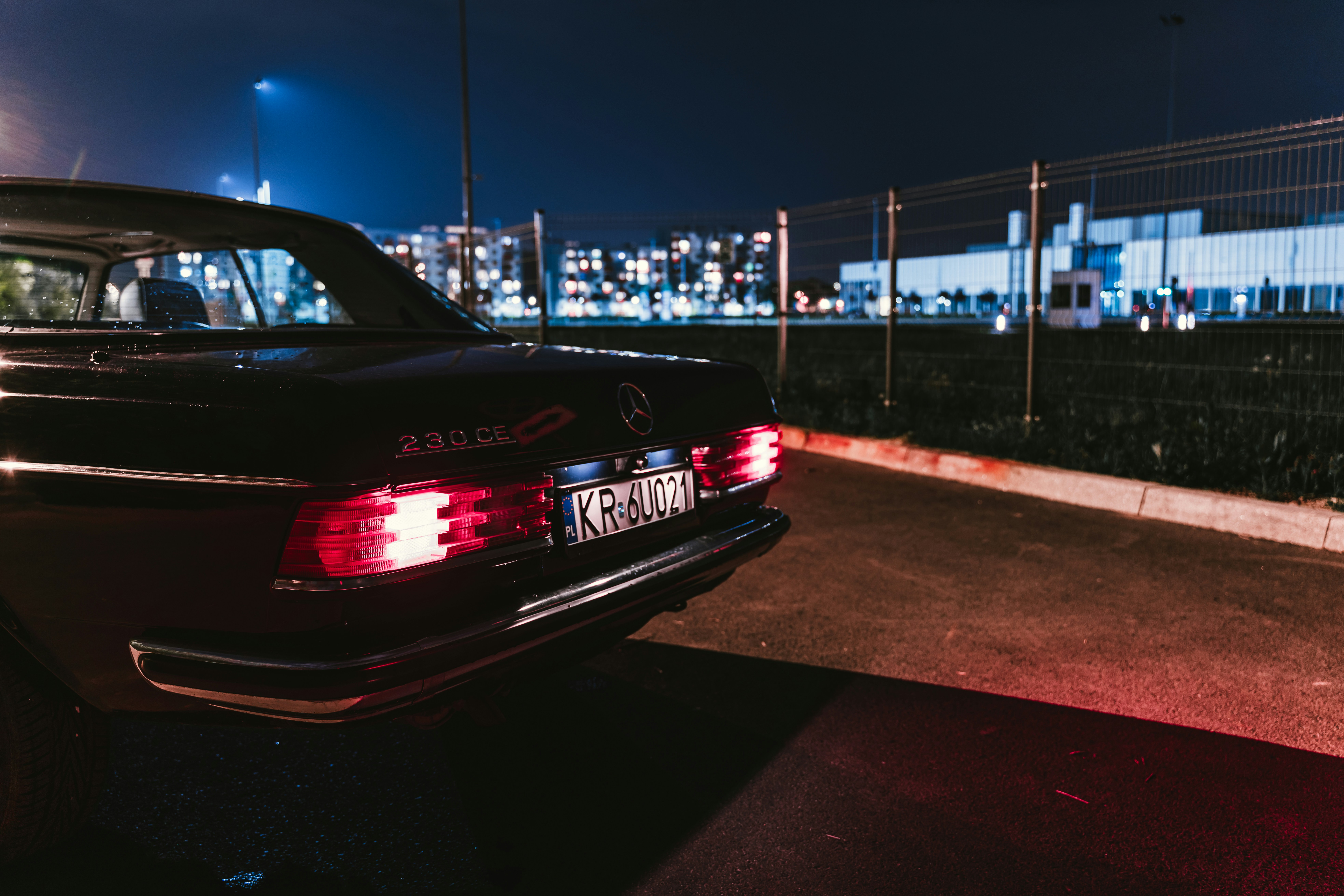 黒のメルセデスベンツ車の写真 Unsplashで見つける交通手段の無料写真