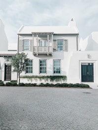 white house during daytime