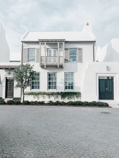 white house during daytime