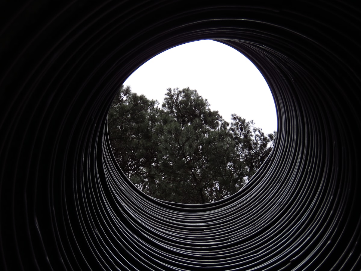 Black metal tunnel composition, geometric whole-picture register