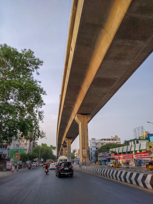 Metro along road