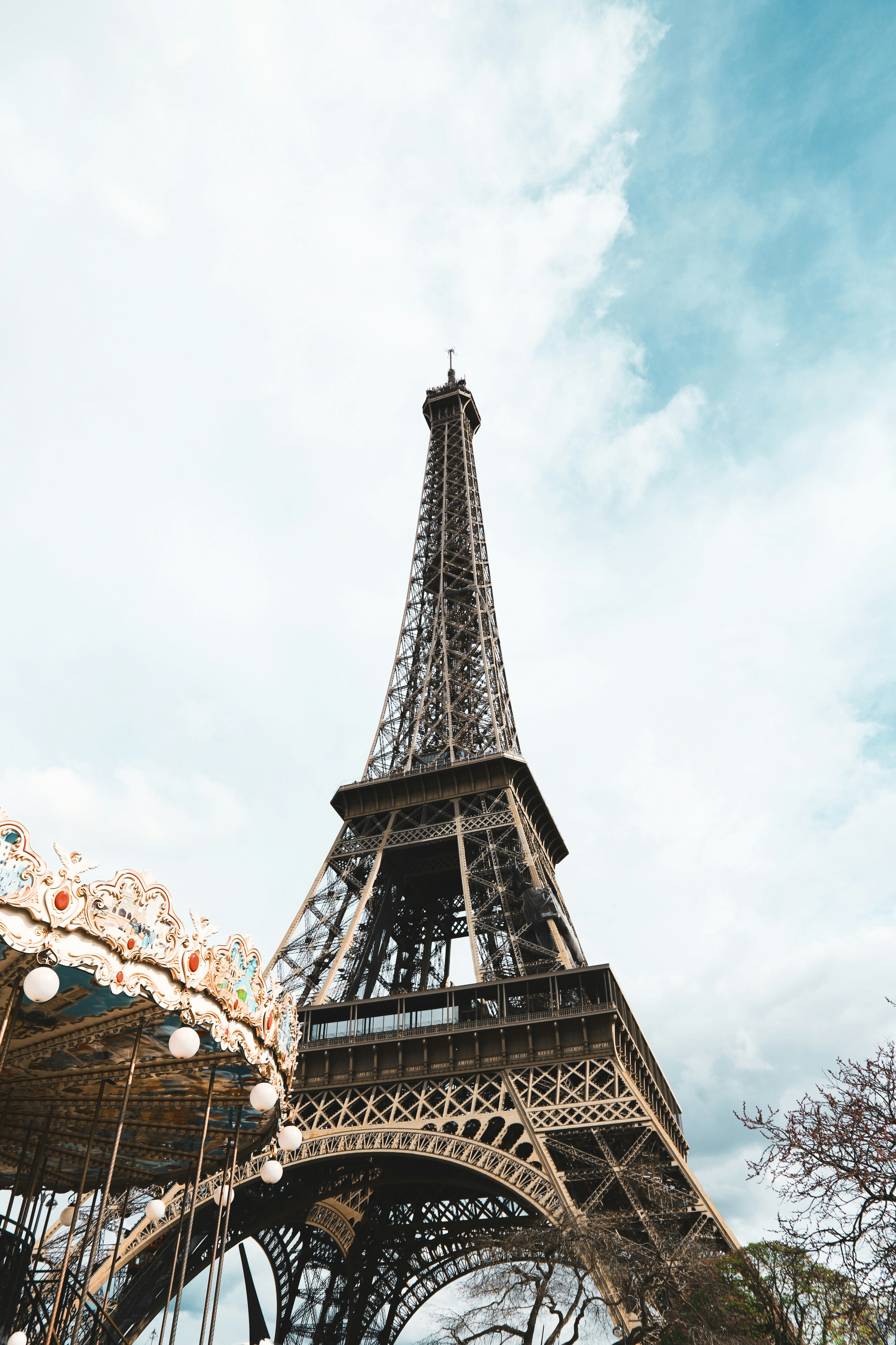 エッフェル塔パリのローアングル写真の写真 Unsplashで見つける建物の無料写真