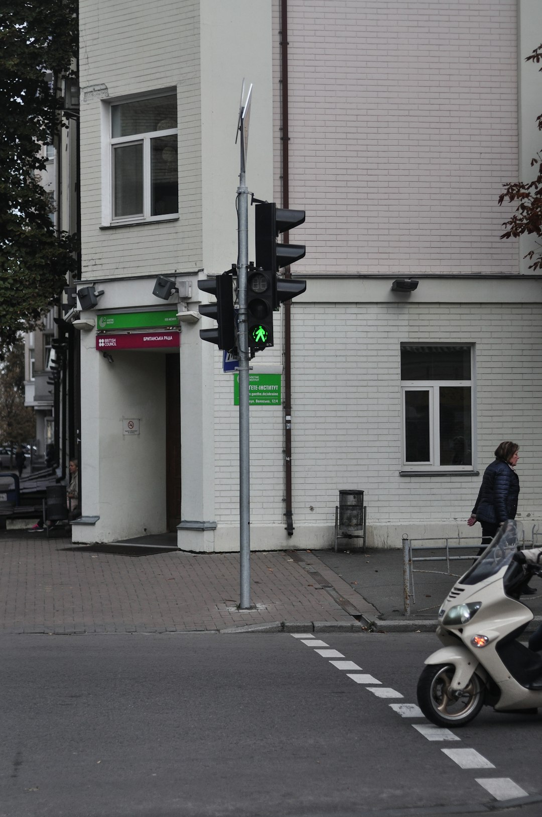 pedestrian light showing green for pedestrians